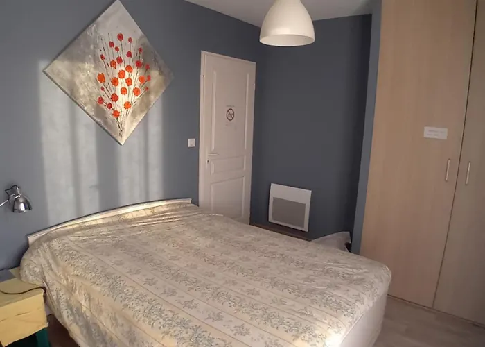 D'hotes לינה וארוחת בוקר